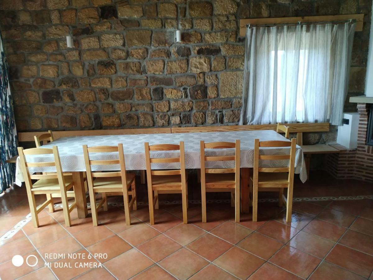 Гостевой дом La Casa De La Petra Кинтанар-де-ла-Сьерра Экстерьер фото